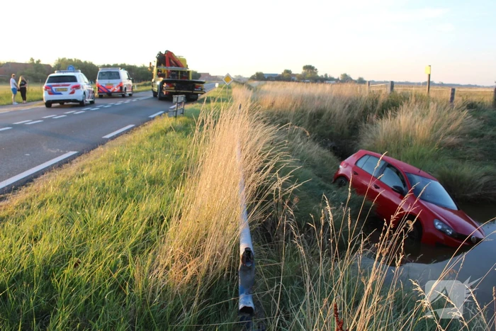 Automobilist belandt met auto te water