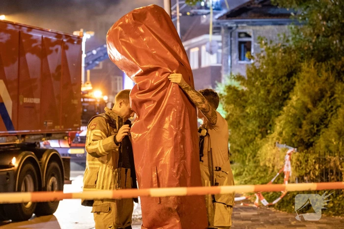 Dak kraakpand ingestort na grote brand