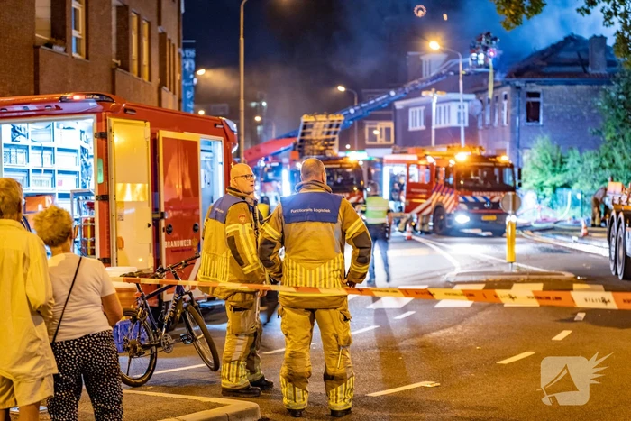 Dak kraakpand ingestort na grote brand