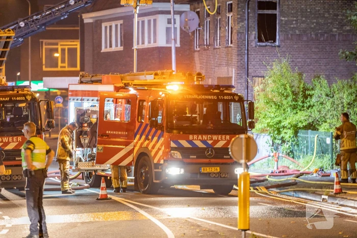 Dak kraakpand ingestort na grote brand