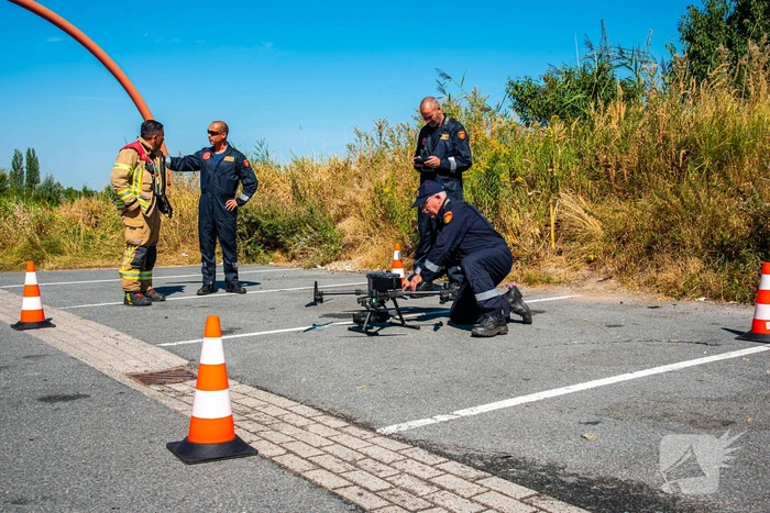 Brandweer blust flinke natuurbrand
