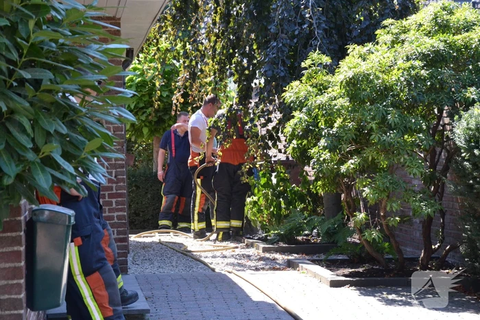 Brand in bosschage in tuin van woning