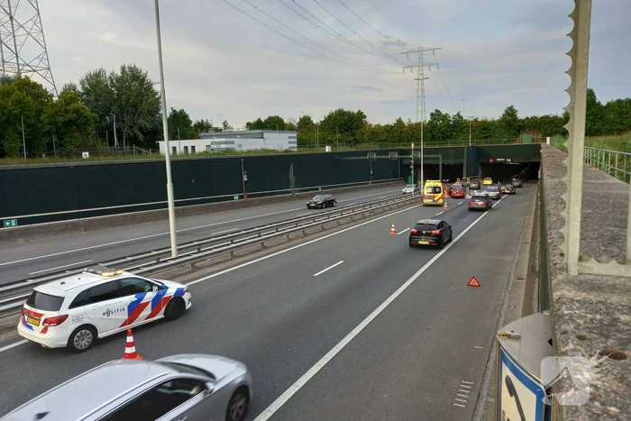 Vlaketunnel deels afgesloten door kettingbotsing