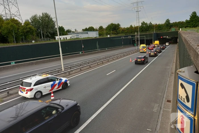 Vlaketunnel deels afgesloten door kettingbotsing