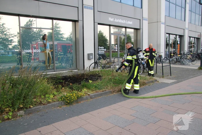 Brand in bloemenperk snel geblust