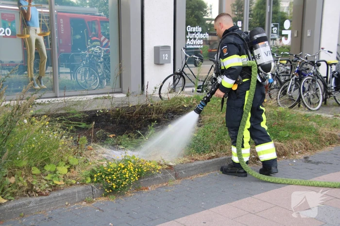 Brand in bloemenperk snel geblust