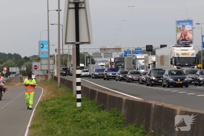 Lange files door pechgeval op Merwedebrug