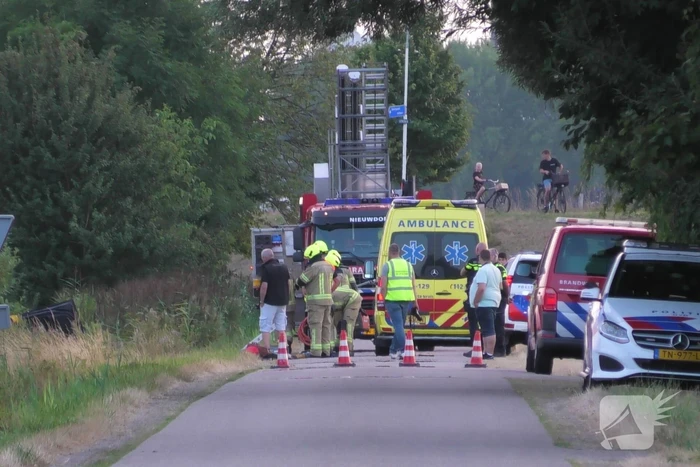 Auto belandt in greppel bij eenzijdig ongeval