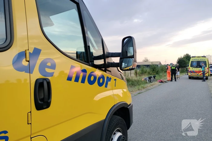 Auto belandt in greppel bij eenzijdig ongeval