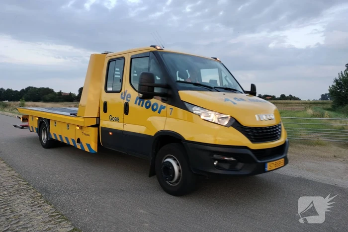 Auto belandt in greppel bij eenzijdig ongeval