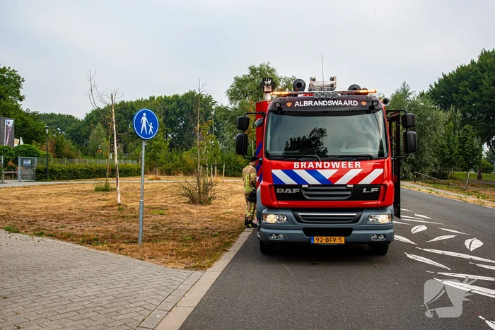 Brandweer doet onderzoek naar afgaan brandalarm in zwembad Albrandswaard