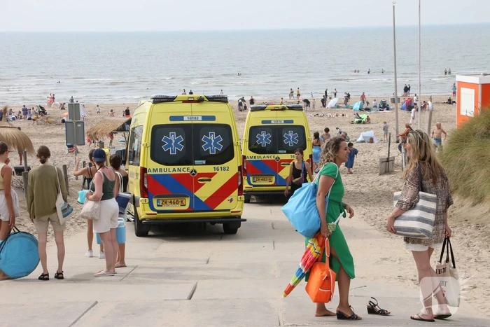 Persoon overleden bij incident op strand