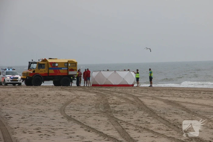 Persoon overleden bij incident op strand
