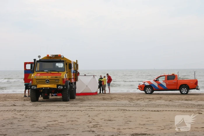 Persoon overleden bij incident op strand