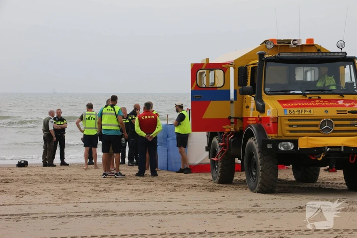Persoon overleden bij incident op strand