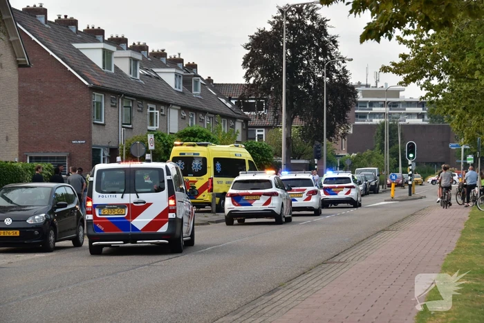 Ongeval tussen snorscooter en twee personenauto's