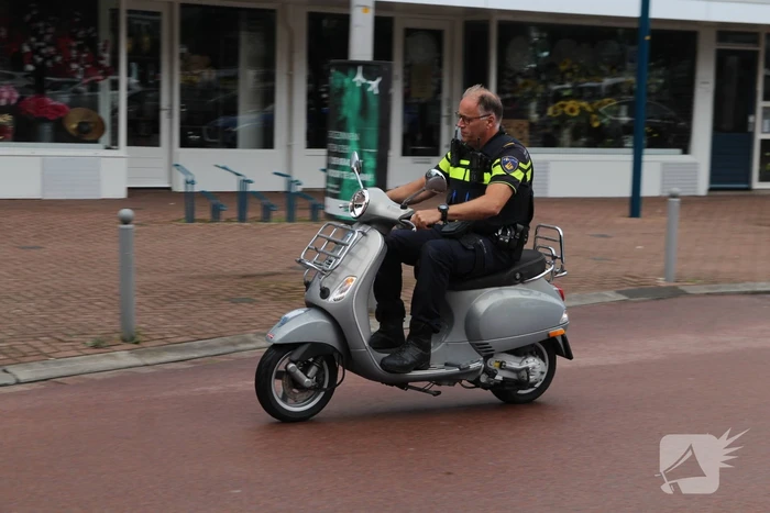 Scooterrijder gaat onderuit op spekglad wegdek