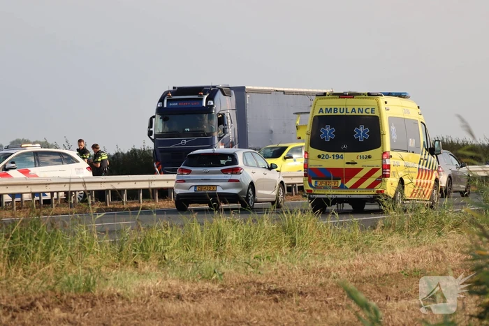 Lange file na verkeersongeval op snelweg
