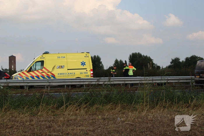 Lange file na verkeersongeval op snelweg