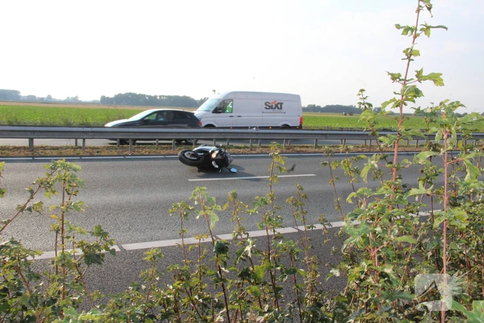 Lange file na verkeersongeval op snelweg