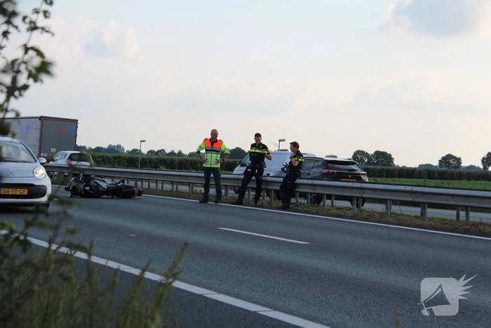 Lange file na verkeersongeval op snelweg