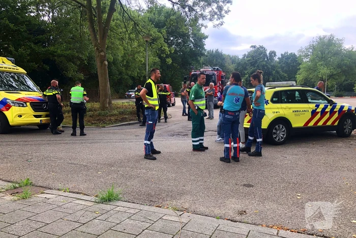 Pallet met accu's in laadbak omgevallen