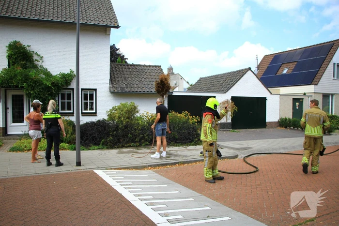 Bewoners blussen mee bij brand groenperk