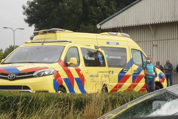 Scooterrijder gewond naar het ziekenhuis