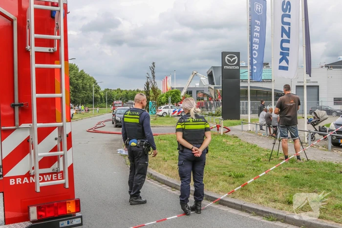Zeer grote brand in bedrijfsverzamelgebouw