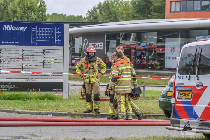 Zeer grote brand in bedrijfsverzamelgebouw
