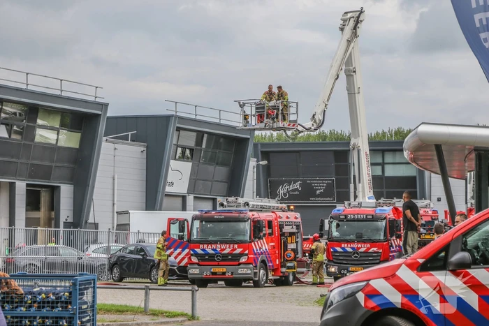Zeer grote brand in bedrijfsverzamelgebouw