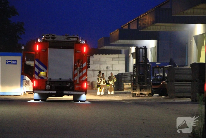 Veel rookontwikkeling na brand in loods