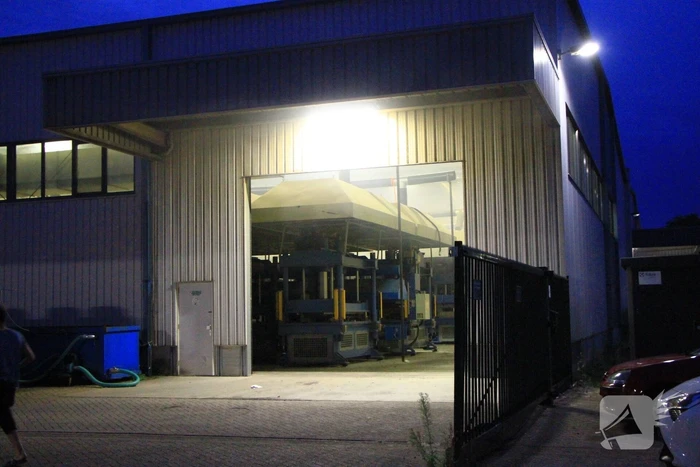 Veel rookontwikkeling na brand in loods