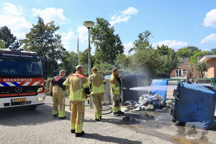 Brand in papiercontainer na harde knal