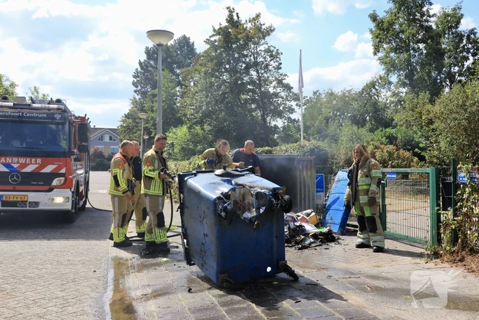 Brand in papiercontainer na harde knal