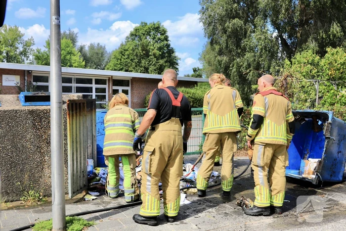 Brand in papiercontainer na harde knal