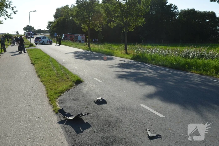 Auto belandt in rieten berm