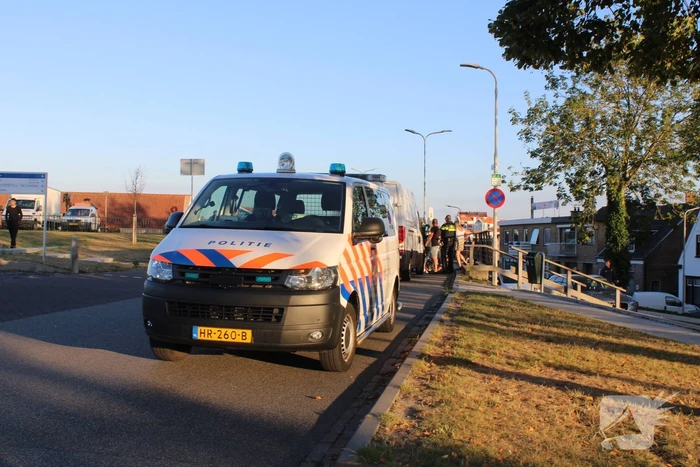 Voetganger geschept door bestelbus