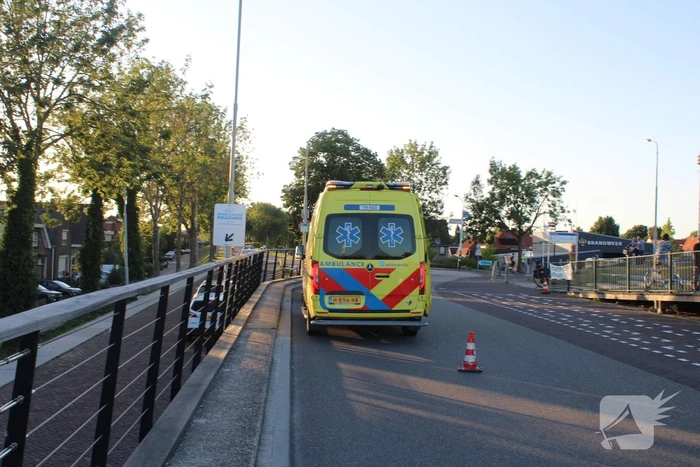Voetganger geschept door bestelbus