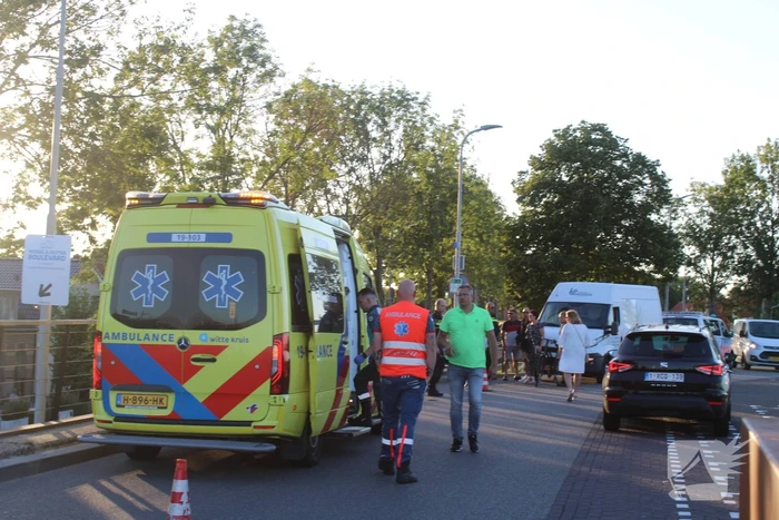 Voetganger geschept door bestelbus