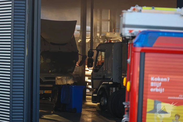 Bedrijfspand Renault Trucks vol rook vanwege brand