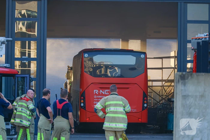 Bedrijfspand Renault Trucks vol rook vanwege brand