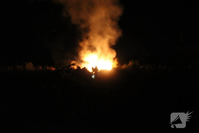 Schuur in boomgaarden vanwege brand verwoest