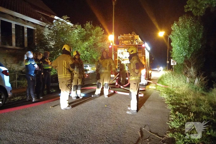 Schuur in boomgaarden vanwege brand verwoest