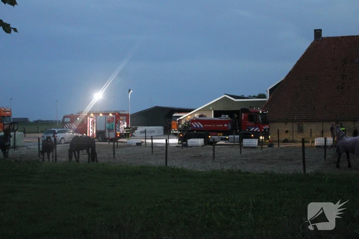Middel brand bij stal fan de Ysgumerwei