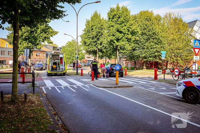 Overstekende fietsster ernstig gewond bij aanrijding