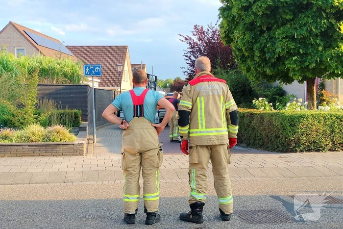 Aanhangwagen met glas valt op straat