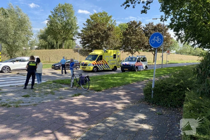 Overstekende fietser gewond bij botsing