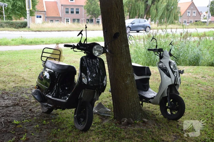 Scooterrijders botsen op fietspad