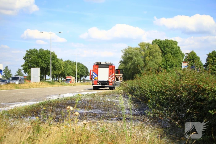 Flinke verkeershinder na bermbrand
